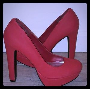 Red pumps